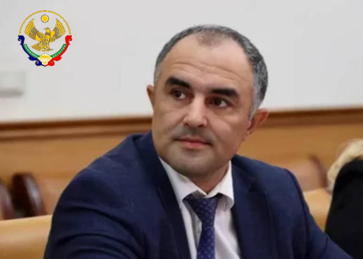 Ю.В. Гамзатов: "Примите поздравления с Днем Конституции Республики Дагестан!"